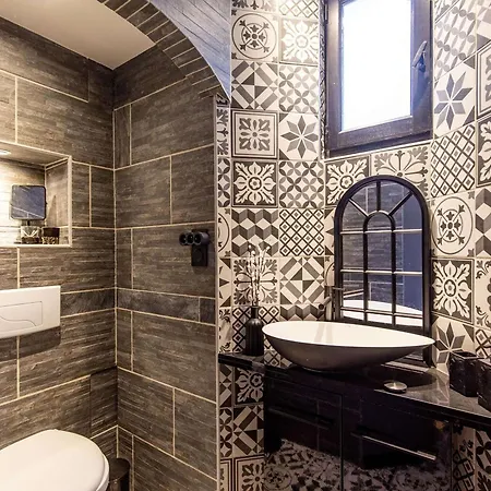 Apartamento T2 Renove Et Cosy Face Aux Thermes Avec Cour Privative Et Equipements Modernes - Fr-1-401-272